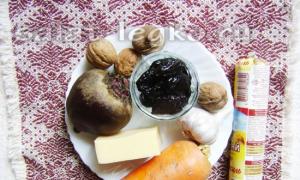 Салат из свеклы с черносливом, грецкими орехами и сыром Сочетается свекла с орехами черносливом